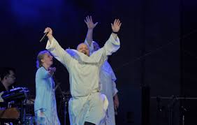 Ten polski duchowny rzymskokatolicki, dominikanin znany jest przede wszystkim ze swojej działalności internetowej (jest vlogerem) oraz. Mercy Festival Bazylika Mariacka W Krakowie