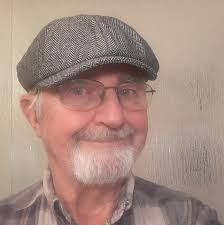 Which direction to turn the nut to remove the counter shaft sprocket?