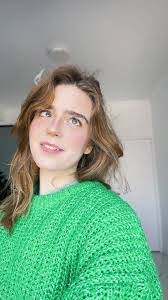 Carolyn Cornwall's Instagram, Twitter & Facebook