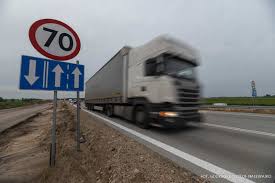 Już w pierwszej dobie działania odcinkowego pomiaru prędkości na gorącym uczynku przyłapano aż 1300 kierowców! Max 70 Km H Po Nowej Autostradzie A1 Tuszyn Czestochowa Rusza Odcinkowy Pomiar Predkosci Informacje Conadrogach Pl