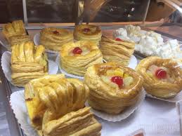 Holland bakery adalah jaringan waralaba toko roti modern dengan kualitas premium yang telah dibangun sejak tahun 1978 silam di jakarta, indonesia. Harga Kue Ulang Tahun Holland Bakery 2019 Berbagai Kue