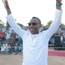 Inibehe effiong, one of sowore&#8217;s lawyers, had narrated how a female police officer allegedly fired teargas at sowore at the unity fountain in abuja. I Stand With Omoyele Sowore Home Facebook