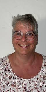 Irene Lang's Instagram, Twitter & Facebook