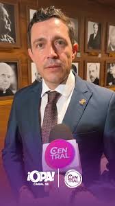 Rodrigo Chaves Robles Presidente 2022 -2026