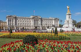 Buckingham palace, the london home of queen elizabeth ii, is open for tour (except for the queen's private quarters, of course) in the summers and select dates during the winter and spring. Palais De Buckingham Wikipedia