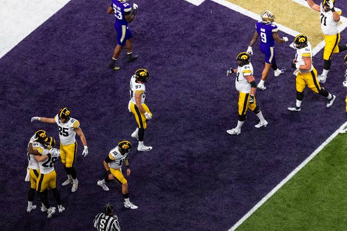 The Daily - The Iowa Hawkeyes football team defeated the Washington Huskies,  41-24, at Husky Stadium in Seattle, Wash. on Friday evening. Photos by  @samanthadefily