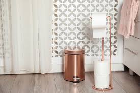 Ce distributeur insolite pour photographe nostalgique peut être fixé au mur ou simplement posé. 8 Derouleurs A Papier Wc Pratiques Et Sympas M6 Deco Fr