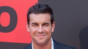 Mario casas is a spanish actor who is known for his roles in shows and movies such as paco's men, tres metros sobre el cielo, el barco, el fotógrafo de mauthausen, bajo la piel de lobo, and tengo ganas de ti.moreover, he has also accrued a huge social media fan base with more than 7.5 million followers on facebook, more than 6 million followers on instagram, and more than 2 million. The Attractive Father Of Mario Casas Whom The Actor Looks A Lot Like World Today News