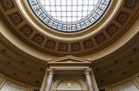 Asachi), pentru ca după al doilea război mondial să se mute în clădirea fundațiunii universitare „regele ferdinand i, a cărei bibliotecă o înglobează. Aula Bibliotecii Centrale Universitare Biblioteca CentralÄƒ UniversitarÄƒ Mihai Eminescu Iasi Facebook