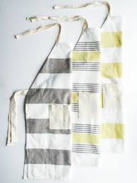 Schurze Nahen Auf Der Suche Nach Kreativen Bastelideen Und Schnittmustern Handtuch Schurze Kochschurze Kreative Bastelideen