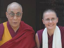 Es gibt auch buddhistische kirchen und sekten, und der buddhismus hat sich auch in der geschichte schon schuldig gemacht wie das christentum (kamikazeflieger japan, sri lanka etc). Der Dalai Lama Ist Einer Der Konsequentesten Feministen Archiv