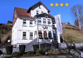 In addition to a charming restaurant, the hotel also provides a conference rooms and a hall where guests may play tennis and badminton. Appartement Burgermeister Haus Altes Rathaus In Wildemann Harz Deutschland Mieten Micazu