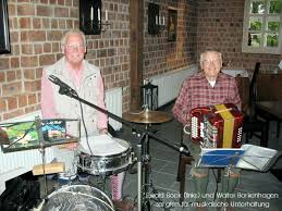 Senioren-Wandergruppe Barsinghausen wandert zum Wasserschloß  Wichtringhausen