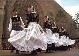 Costumes Bretons Costume Traditionnel Costume Bretagne
