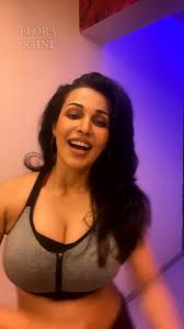 Flora Saini Take It Off Live - EPORNER
