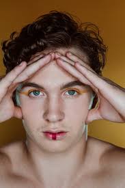 Free outdoor portrait photoshoots available