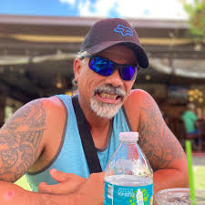 Why do old guitar magazines use extended chords instead of plain major and  minor chords?