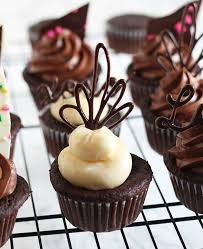 1001 Idees Comment Faire Des Decors En Chocolat Facilement Decoration Chocolat Chocolat Decoration Gateau Chocolat