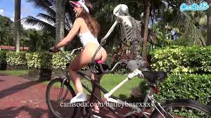 CamSoda - Riding my dildo and masturbating to orgasm in public on my  skeleton bike - XVIDEOS.COM