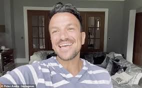 A hot tub is a place where people who share a certain degree of camaraderie gather. Peter Andre Shares Heartwarming Video Of Four Kids Happily Playing In Hot Tub Oltnews