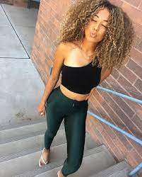 She Is Pretty Cool Woman Wear Her Flip Flops On Her Feet Blonde Curly Hair Natural Blonde Curly Hair Beautiful Curly Hair