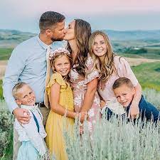 Pin On Family Photoshoot