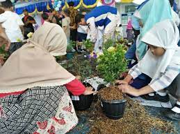 Pokok bunga porana merupakan salah satu bunga kesukaan lebah kelulut atau klanceng. Menanam Bunga Jadi Pembuka Yang Menyenangkan Di Hari Pertama Sekolah Kumparan Com