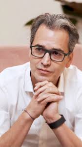 Uno de mis mejores descubrimientos de este año fue Rosa Montero. Leí La  loca de la casa y El peligro de estar cuerda. Además pude conocerla gracias  a @asocajas_oficial @comfama ♥️📚. “La