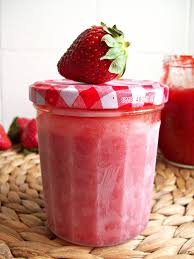 Confiture De Fraise Crue A Congeler Ou A Manger Tout De Suite Un Ecureuil Dans Ma Cuisine Confiture Fraise Confiture Recette Avec Des Fraises