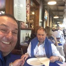 Pai, meu grande Homem, que me fez grande, que me fez Homem.. Que me deu uma  família de sangue e mais uma família de coração.. Foi vendo tua luta,  história e trajetória