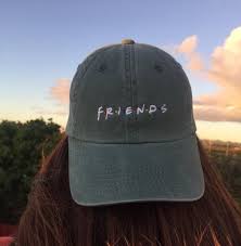 Friends Baseball Caps Outfits With Hats Baseball Hats Hat Hairstyles