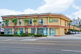 To the south, take in the crashing waves of newport's eastons beach and the cliff walk lined with turn of the century mansions. Holiday Inn Express Newport Beach Newport Beach Ca Jobs Hospitality Online