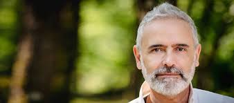 Chirurgo ortopedico, specializzato nelle patologie del ginocchio ed anca