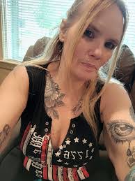 Lori Hague's Instagram, Twitter & Facebook