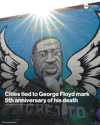 MARCH OF THE PENGUINS: Penguins at the Detroit Zoo march into their new  exhibit.