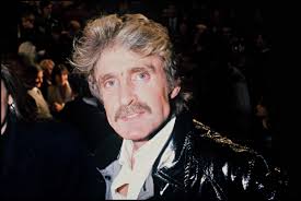 Photo : Christophe (Daniel Bevilacqua), en 1987 à Paris. Le chanteur a été  inhumé le 7 mai 2020 au cimetière Montparnasse.