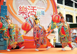 Résultat de recherche d'images pour "techno dancing"