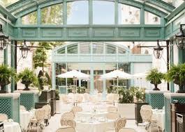 La Salle A Manger Privee De L Espadon Le Chef Puise Son Inspiration Aux Jardins Ou A La Table Pour Vous Faire Vivre Dans L Hotel Paris Salle A Manger Couvert