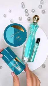 divine #oriflame | 💙 БОЖЕСТВЕННАЯ Орифлэйм обновил не только дизайн  аромата, но и сделал его более стойким, выпустив Divine в формате  парфюмерной воды с большей... | By Ольга | Facebook