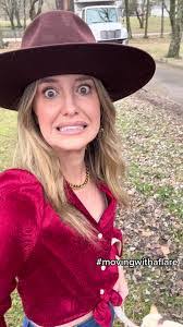 Julia Naylor's Instagram, Twitter & Facebook