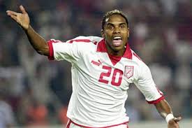 الجزائر تكور بساق واحدة ربحتنا. Ø£Ù…Ù… Ø£ÙØ±ÙŠÙ‚ÙŠØ§ ØªØ¹Ø±Ù Ø¹Ù„Ù‰ Ø§Ù„Ù„Ø§Ø¹Ø¨ Ø§Ù„Ø¨Ø±Ø§Ø²ÙŠÙ„ÙŠ Ø§Ù„Ø°ÙŠ ØªÙˆØ¬ Ø¨ÙƒØ§Ù† 2004 Ù…Ø¹ Ù…Ù†ØªØ®Ø¨ ØªÙˆÙ†Ø³ Ø³ÙˆØ¨Ø± ÙƒÙˆØ±Ø©