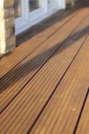 Barfuß wohlfühlen bei jedem schritt. Die Holzterrasse Teil 2 Glatt Oder Geriffelt Befestigungsfuchs