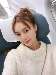 Ninh Dương Lan Ngọc nhận 'gạch đá' vì mặc đồ lụa ra sân bay