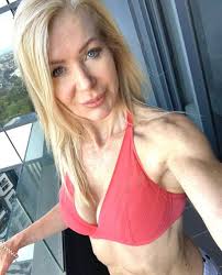 Zasenila i kćerku i unuku: Moja baka (64) privlači više pažnje od mene,  momci joj šalju slike