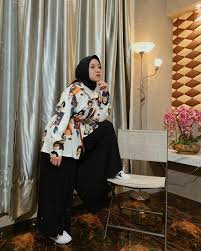 Assalamualaikum disini saya saya sangat mengidolakan nissa sabyan, maka dari itu disini saya merangkum semua foto nissa saat masih sekolah dulu dan membagi. Biodata Profil Dan Fakta Menarik Nissa Sabyan Dailysia