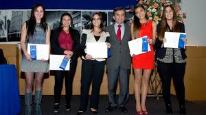 Constanza palavecino is an actress and producer, known for makeup mishaps (2015), hummingbird (2018) and kevin from work (2015). Udd Destaco A Alumnos Y Docentes De Excelencia Facultad De Ciencias De La Salud Udd Concepcion