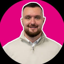 It's my birthday today!🎊 Thank you so much to Natasha Maniloff and Ellis  Morris for setting up my desk!!