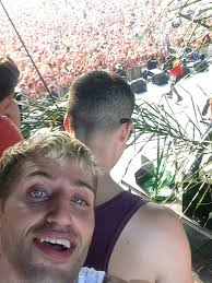 HeRobust Shares #Selfies From Hangout Festival