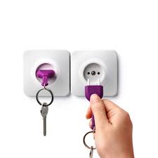 Porte Cles Mural Fausse Prise Electrique Par Qualydesign 12 95 Violet Purple Design Designfromparis Porte Cle Porte Cle Mural Porte Clef