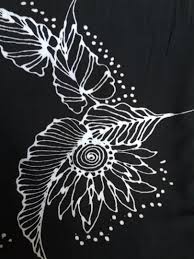 Sekedar memberikan inspirasi dan ide menggambar batik dengan beragam motif kali ini saya sajikan contoh batik pola motif bunga dengan corak warna yang unik,. Baju Corak Bunga Batik Hitam Women S Fashion Clothes Tops On Carousell